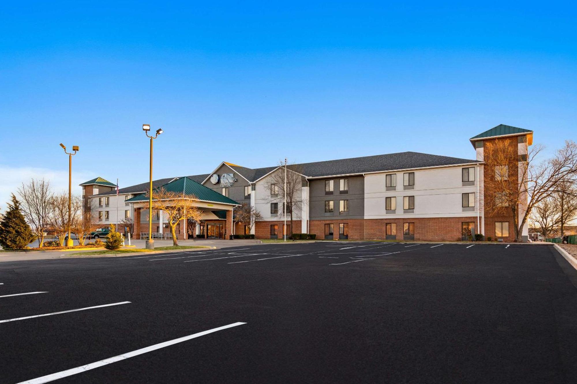 Quality Inn Warrensburg Bagian luar foto